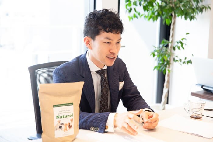ナチュロルドッグフードのメーカーインタビュー、楽しい製薬株式会社代表の森川健司さん