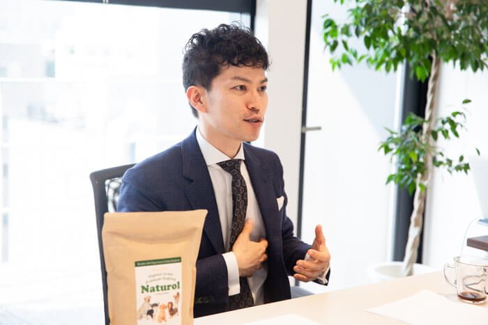 ナチュロルドッグフードのメーカーインタビュー、楽しい製薬株式会社代表の森川健司さん