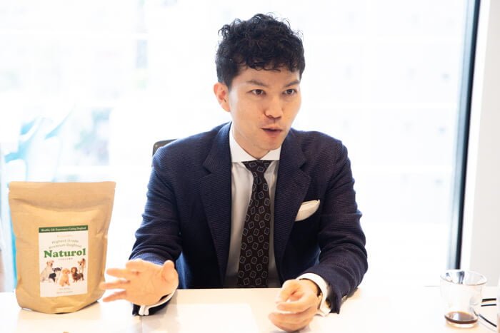 ナチュロルドッグフードのメーカーインタビュー、楽しい製薬株式会社代表の森川健司さん